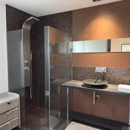 Apartamento Exclusive - C1 *